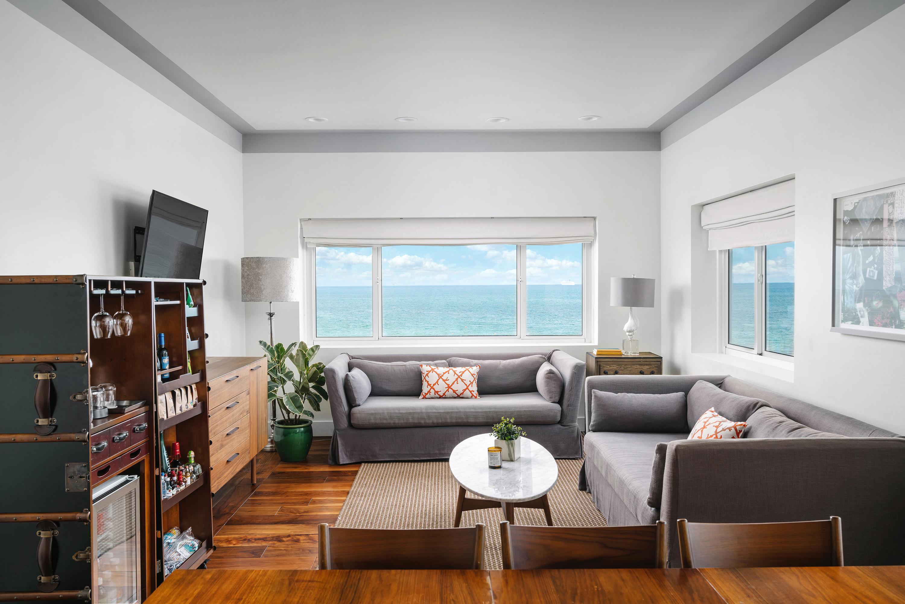 Nautilus Sonesta Miami Beach Luaran gambar A living room in a condominium